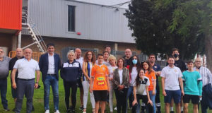 Voluntarios que recibieron el reconocimiento por parte del Ribera Navarra FS
