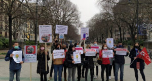 LAB, STEILAS, AFAPNA, ANPE, CCOO, ELA y UGT se han concentrado ante el Parlamento Foral para pedir la salida de Castejón del programa PAI