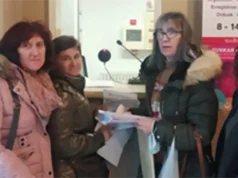 La plataforma «Festivos Especiales para todos los profesionales» entrega 2.500 firmas en el Parlamento de Navarra Festivos Especiales para todos los profesionales