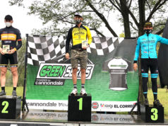 Tito Espada en el podium como ganador del Open Green Series