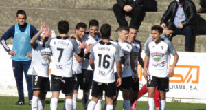 Los jugadores del CD Tudelano celebran uno de los goles