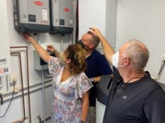 Villafranca reducirá sus emisiones de CO2 y la factura energética con placas en sus centros educativos
