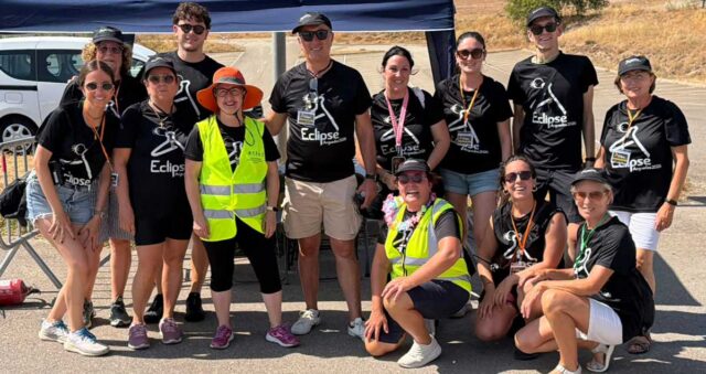 Voluntarios-y-alcalde-eclipse-00 Arguedas eclipse