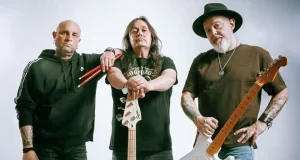 Moñakosband reivindica el rock con “Una y no más” Foto promocional de Moñakosband / Una y no más.