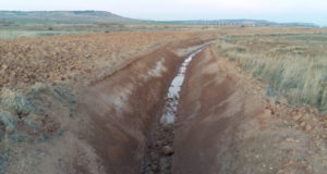 Zanja de drenaje en la Laguna de Bajabón, en Ablitas