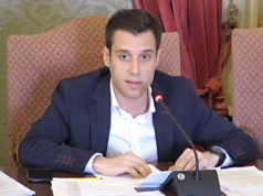 Zeus Pérez durante su intervención ante el pleno en el que se trató el asunto de las Casa de Apuestas
