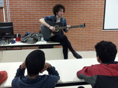 Encuentro musical con Alejo Huerta de “Con X The Banjo” en el Instituto Valle del Ebro