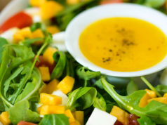 Más de 10 aliños saludables y diferentes para tus ensaladas de lechuga, pasta, orientales…