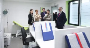 Imagen de la visita de la presidenta l centro de salud Santa Ana de Tudela