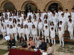 El coro de Griseras graba «Vivir cantando», su primer CD