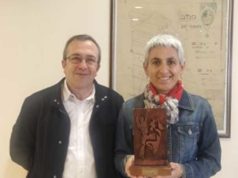 La Asociación Cultural Ribaforada Aurrera reconoce a la Asociación de amigos y amigas de Olentzero de Tudela por su 50 aniversario