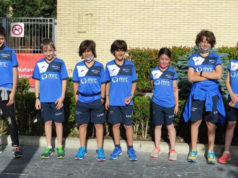 Integrantes de los equipos benjamín, alevín e infantil del Arenas de Triatlón