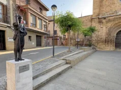Fitero salda su deuda con Juan de Palafox con la inauguración de su estatua junto al Monasterio