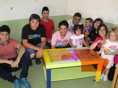 Alumnos de la ETI diseñan una mesa de estimulación de luz
