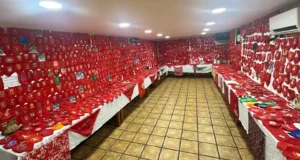 La Peña Andatu muestra 1.700 pañuelos festivos de Navarra