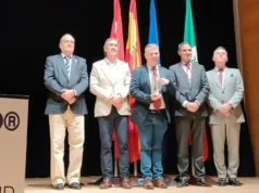 Escoba de Platino a la Mancomunidad de la Ribera por la implantación del contenedor de materia orgánica Acto de entrega de la Escoba de Platino a la Mancomunidad de la Ribera