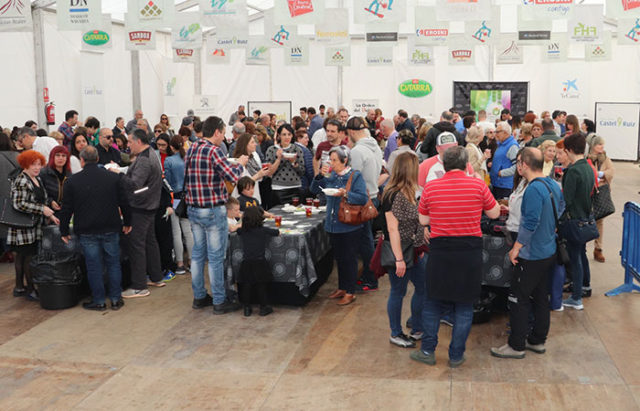 fiestas de la verdura Degustación popular en las fiestas de la verdura