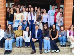 El IES Valle del Ebro celebra la graduación del Bachillerato de Investigación Bi+ con un emotivo acto en Tudela graducacion Bachillerato de Investigación Bi+ Valle del Ebro