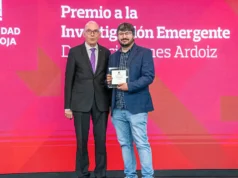 Ignacio Funes Ardoiz recibiendo el premio