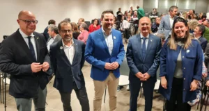 El consejero de Educación, Carlos Gimeno, el presidente de la Orden del Volatín, Emilio Garrido, el alcalde de Tudela, Alejandro Toquero, el consejero de cohesión territoria, Bernardo Ciriza, y la concejala de Turismo, Irune García