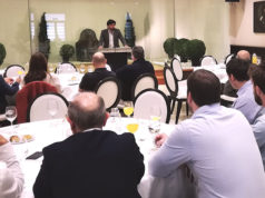 Larrarte expone las iniciativas económicas de IE en un encuentro ante empresarios y sindicatos