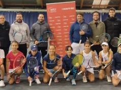 La tenista tudelana, segunda en la fila inferior por la izquierda, con los responsables de la concentración y el resto de jugadoras convocadas