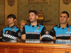 El salón de plenos acoge la toma de posesión de tres nuevos agentes de Policía Local