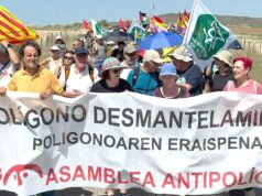 Unas 250 personas participan en la XXXVI Marcha por el desmantelamiento del polígono de tiro de las Bardenas