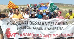 Unas 250 personas participan en la XXXVI Marcha por el desmantelamiento del polígono de tiro de las Bardenas