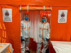 Las «costureras de la Ribera» confeccionan casi 6.000 batas y delantales de polipropileno durante la pandemia