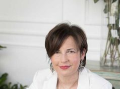 Rosa Blasco publica «Premonición» la primera novela protagonizada por la forense Simonetta Brey