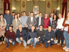 Los responsables de Somos Digital abordan en Tudela el futuro de los centro de competencias digitales Foto de familia de los representantes de las entidades que forman parte de la Asociación Somos Digital con las autoridades municipales