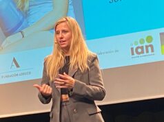 La atleta paralímpica Desirée Vila comparte en Villafranca su experiencia de motivación y superación ante la adversidad